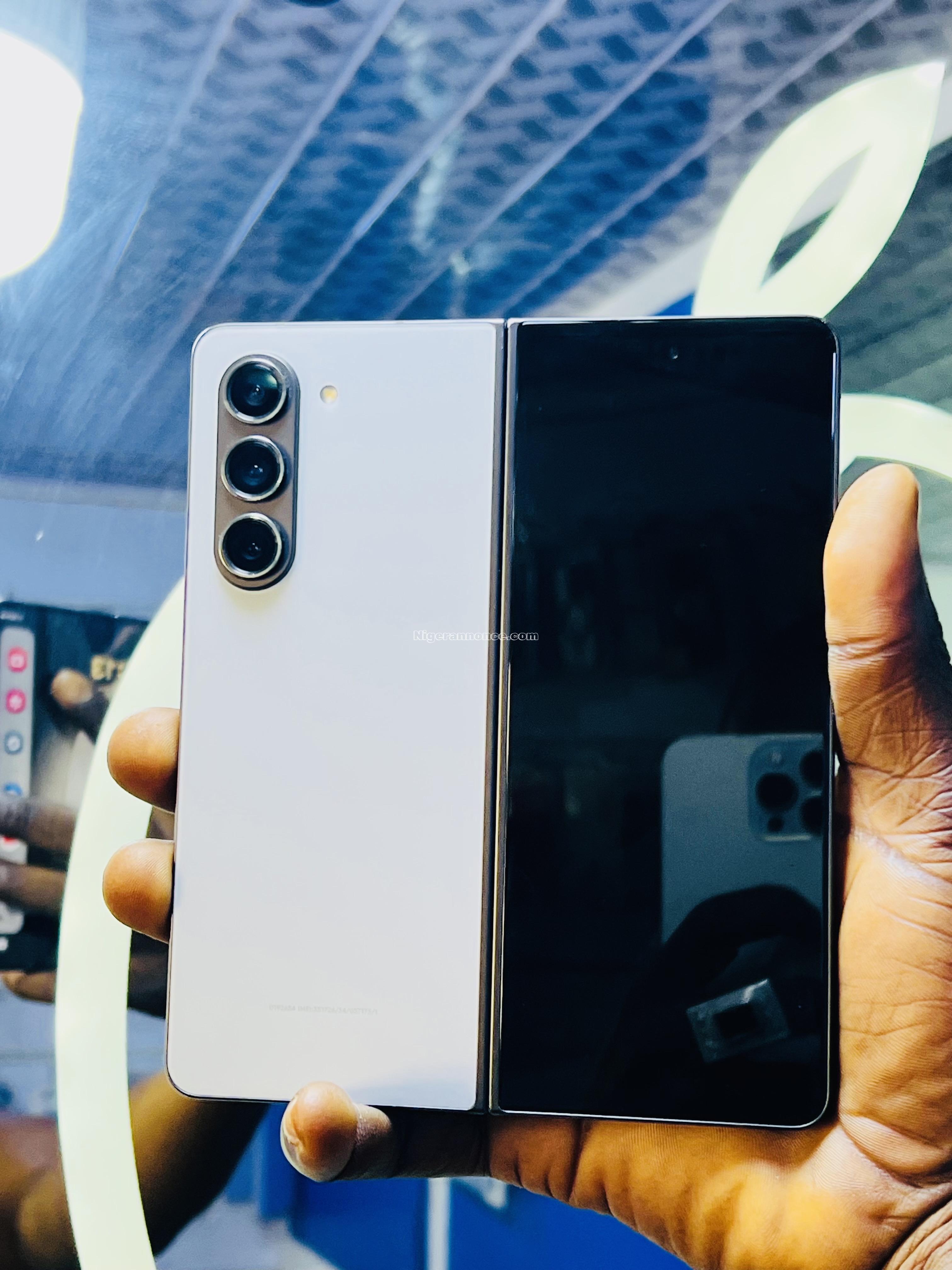 SAMSUNG GALAXIE Z FOLD 5 255g/12 RAM - Niamey