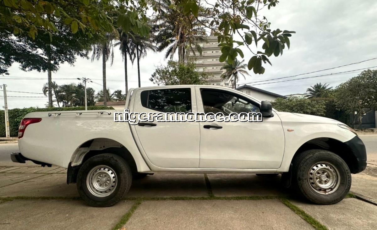 Mitsubishi L200 - Niamey