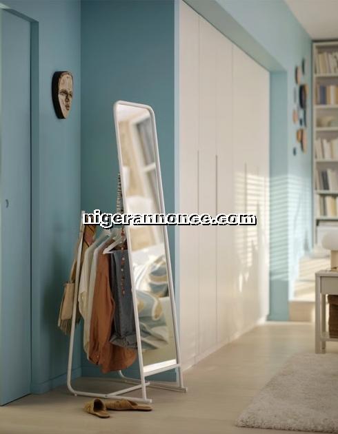 Mirroir sur pied très praticable - Niamey