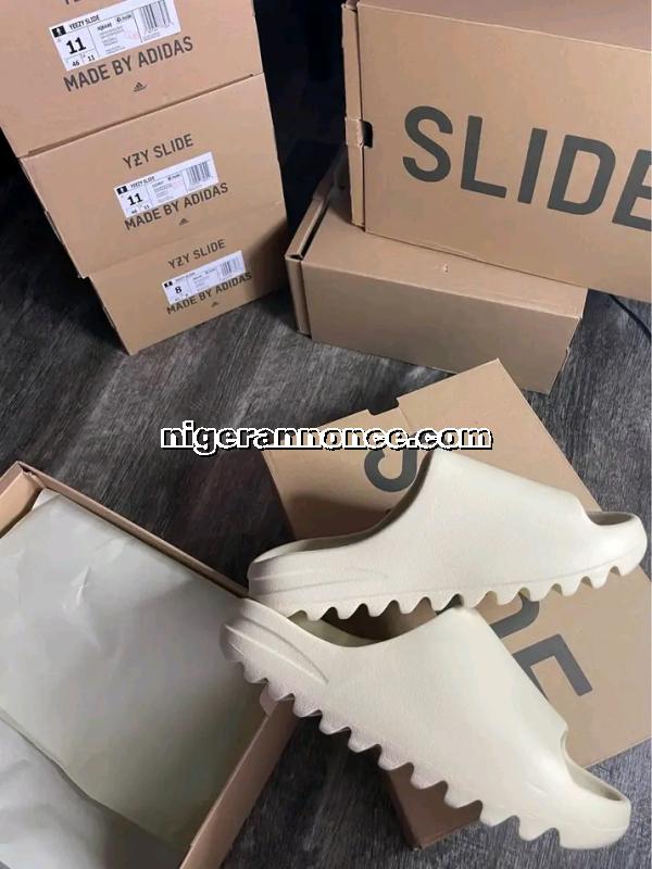 chaussures Yeezy slide - Niamey